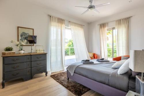 a bedroom with a bed and a dresser and a window at FRGK Luxury Two-Storey Villa with Pool & Rooftop Peaceful Setting Lord Brougham in Cannes