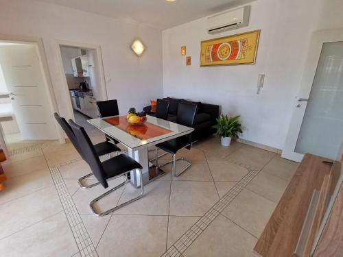 Apartment Wohnung 50m vom Strand entfernt- für 5 Personen by Interhome