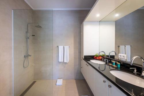 a bathroom with two sinks and a shower at Villa Ocho 8 - Coral Estate in Willibrordus