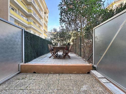 One bedroom apartment with terrace , Port de Nice , ideal location