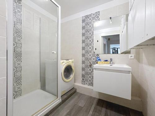 One bedroom apartment with terrace , Port de Nice , ideal location