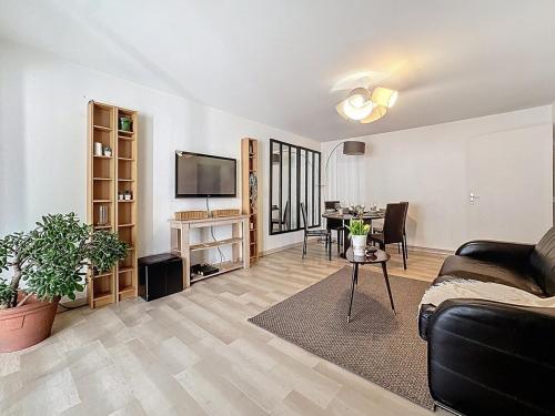 One bedroom apartment with terrace , Port de Nice , ideal location