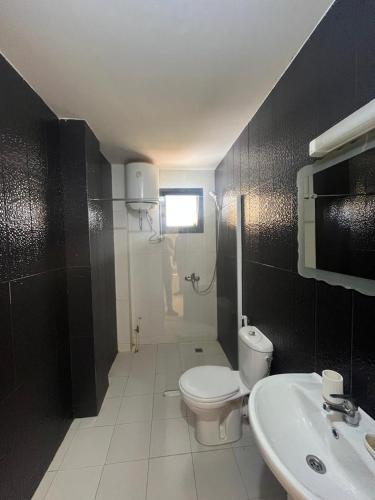 Et badeværelse på Duplex Almadies