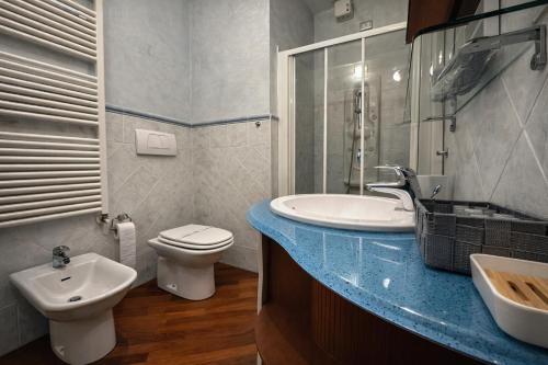 a bathroom with a sink and a toilet at Suite Mazzini in Ravenna