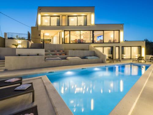 Holiday Home Mar Escape Villa mit Pool und Meerblick Kroatien by Interhome