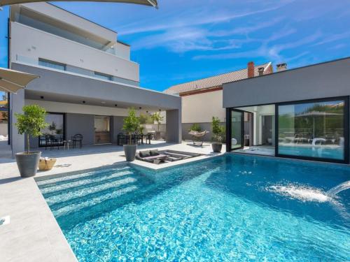 Holiday Home Villa Omnia mit Whirlpool by Interhome