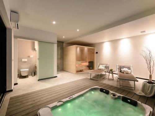 Holiday Home Villa Omnia mit Whirlpool by Interhome
