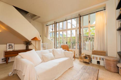 Elegant Triplex with Terrace & AC - Perfect for 6 Guests