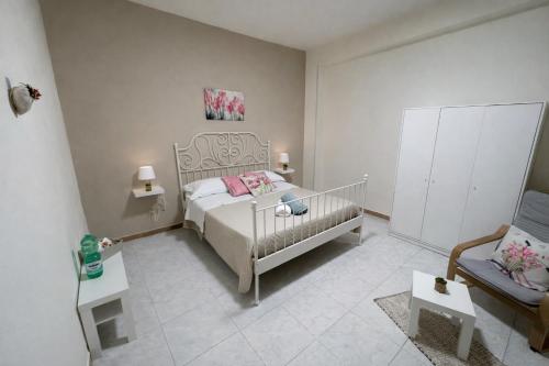 a small bedroom with a bed and a cabinet at Il Tulipano Camera con bagno privato a Marcianise in Marcianise