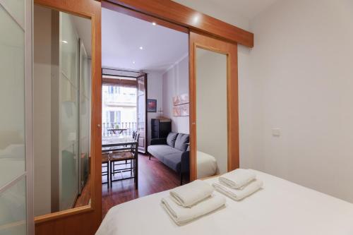 ApartEasy - Turo Park with lovely balcony