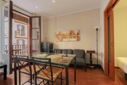 ApartEasy - Turo Park with lovely balcony