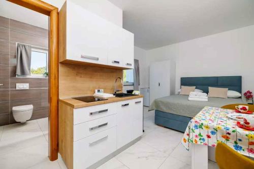 Studio with A - C in Crikvenica 55031
