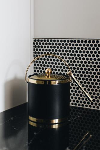 a black pot sitting on a black counter top at The Bellwether Hotel in Louisville