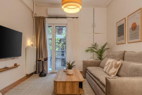 Stylish Modern apartment, 10' from the center!