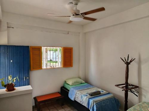 a bedroom with a bed and a ceiling fan at Suite Quadrupla Terreo Oceazul in Conde