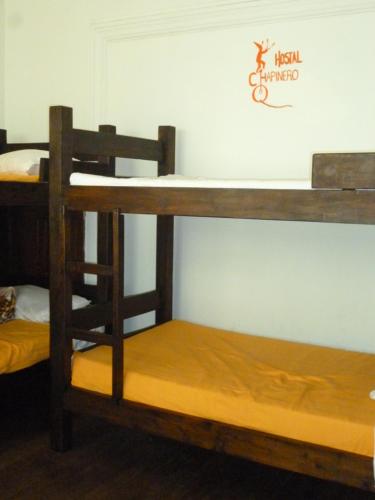 Una cama o camas cuchetas en una habitación  de Hostal CQ Chapinero
