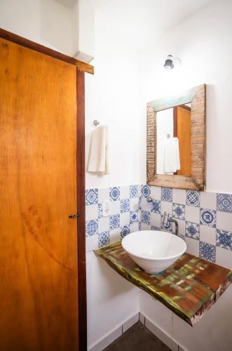 a bathroom with a sink and a mirror at Pousada das Estrelas in Itaúnas