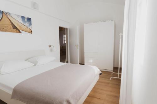 House of Albina- 10 m od mora