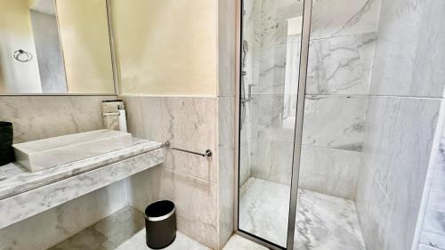 a bathroom with a shower and a sink at Cozy appartement Marrakech in Marrakesh
