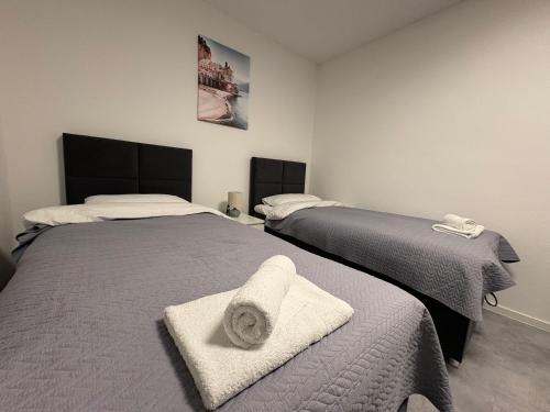 a bedroom with two beds with towels on them at Glory's Apartment in Dußlingen