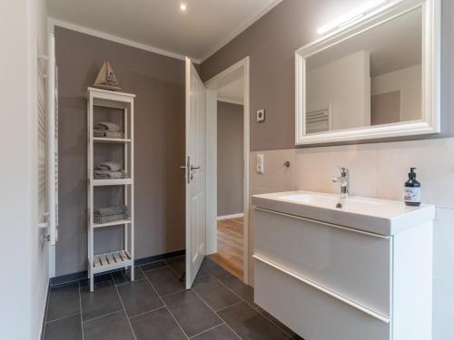 a bathroom with a sink and a mirror at Doppelhaushälfte in Karolinenkoog in Karolinenkoog
