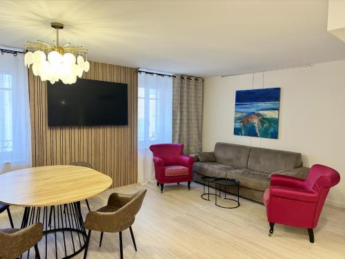 Elegant old port apartment