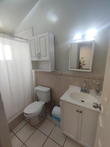 a small bathroom with a toilet and a sink at Floresta in Manuel F. Martínez