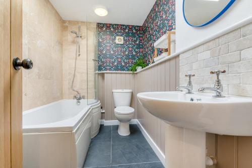 a bathroom with a sink and a toilet and a tub at 2 Bed in Wadebridge oc-m32567 in Wadebridge