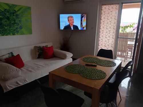 Apartment mit privater Terrasse by Interhome