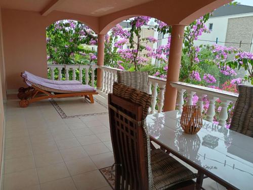 Apartment mit privater Terrasse by Interhome