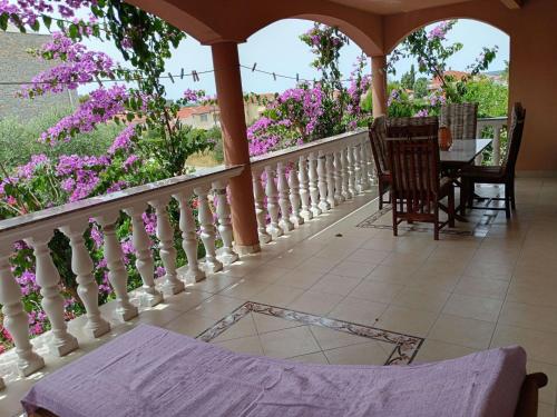 Apartment mit privater Terrasse by Interhome