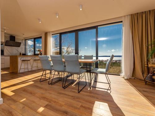 Holiday Home Haus für 9 Personen und 1 Kind in Kastel Luksic by Interhome