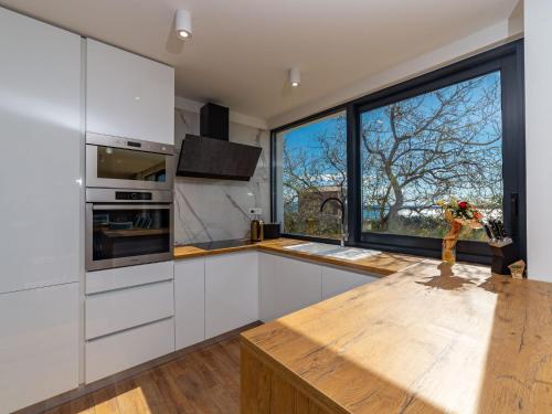 Holiday Home Haus für 9 Personen und 1 Kind in Kastel Luksic by Interhome
