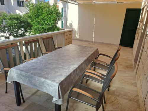 Apartment Apartment Mate 1 am Strand by Interhome
