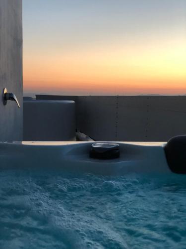 Glyfada Amazing Suite with sea view & jacuzzi