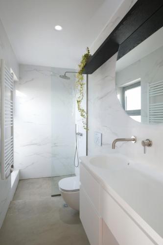 Glyfada Amazing Suite with sea view & jacuzzi