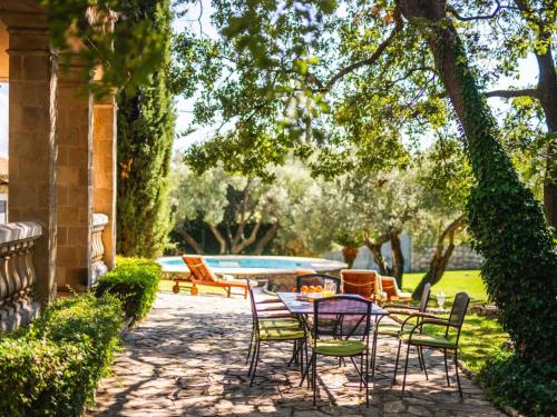 Holiday Home Traditionelles Steinhaus mit privatem beheiztem Pool by Interhome