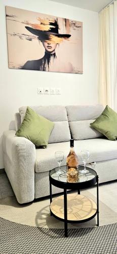 Center Nice, 10min beach, parking, terrace, direct tram