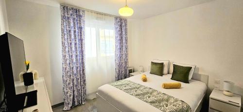 Center Nice, 10min beach, parking, terrace, direct tram