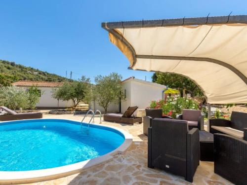 Holiday Home Hütte mit Garten- Grill und Terrasse by Interhome