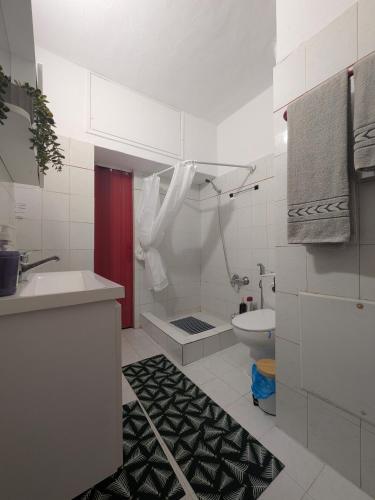 Evros Stay - Modern 2 Bedroom Ground Floor Suite