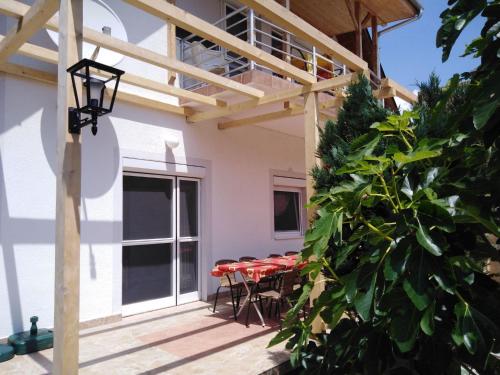 Holiday Home am See by Interhome