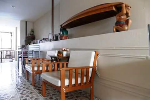 a dining room with chairs and a table in a kitchen at Chomhaad Guesthouse in Hua Hin