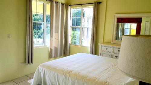 SUNFLOWER LANE QUEEN Balcony Room APARTMENT