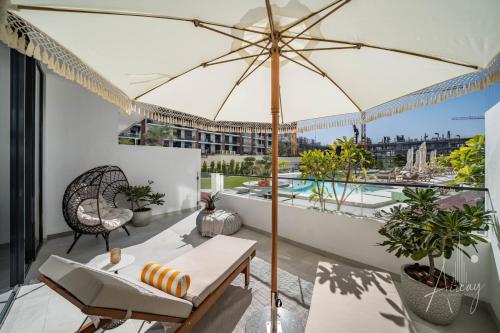 1BR Sunlit Modern Retreat with Private Sunbeds