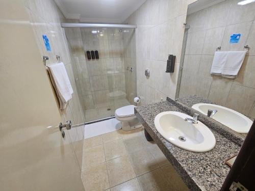 a bathroom with a sink and a shower and a toilet at Solar Hotel Luis Eduardo Magalhães in Luís Eduardo Magalhães