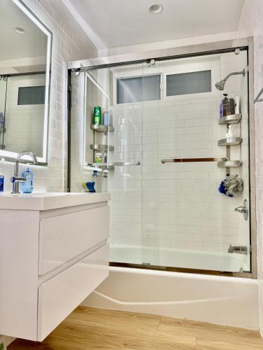 Gallery image of Proper Stays at Melrose Place - West Hollywood Premium M-suite in Los Angeles