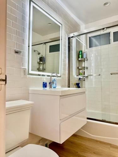 Gallery image of Proper Stays at Melrose Place - West Hollywood Premium M-suite in Los Angeles