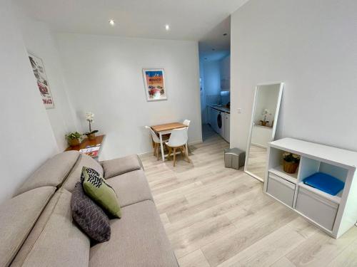 Prostor za sedenje u objektu Super Monaco