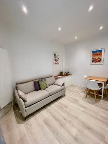 Prostor za sedenje u objektu Super Monaco